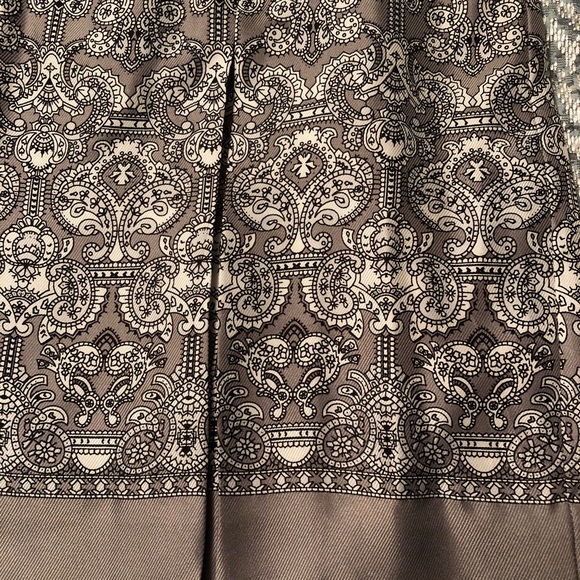 Ann Taylor Loft gray and white silk skirt size 2P - Picture 2 of 4